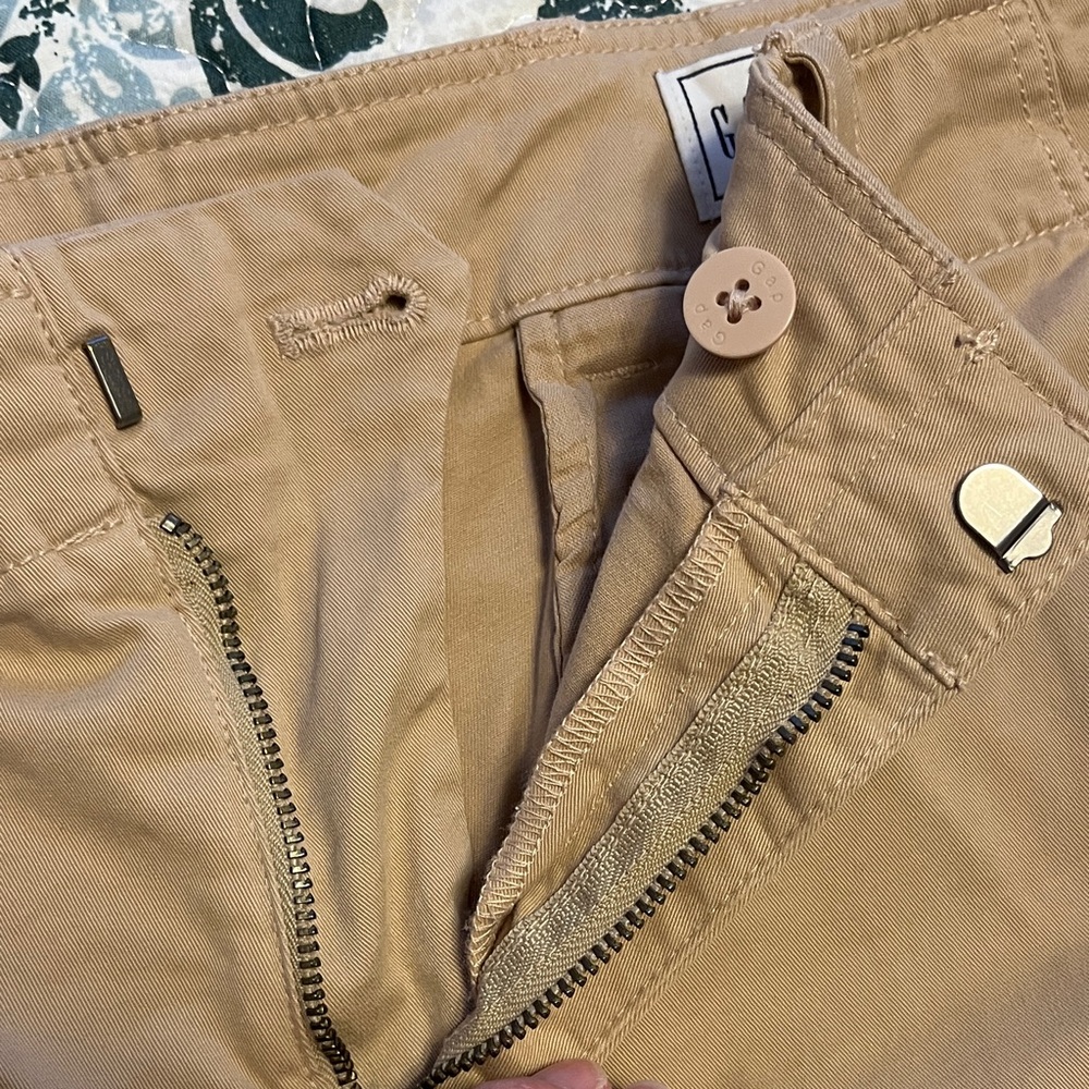 Gap size 8 women’s 4” DOWNTOWN KHAKI SHORT NWT - Picture 8 of 10